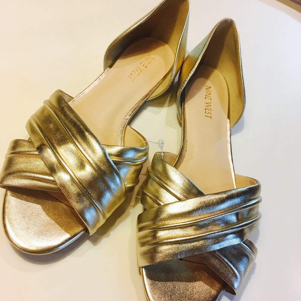 NWOT Nine West Gold Flats